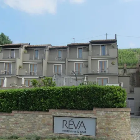 Reva Residences And Pool Monforte dʼAlba