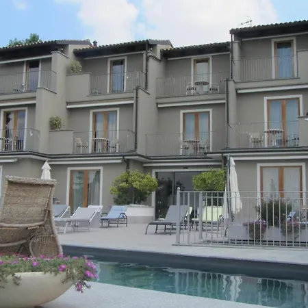 Reva Residences And Pool *