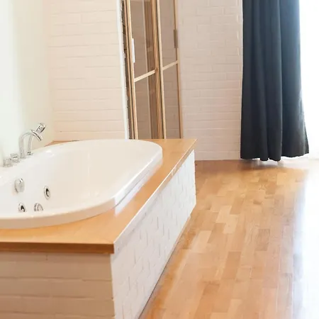 Reva Residences And Pool Apartment
