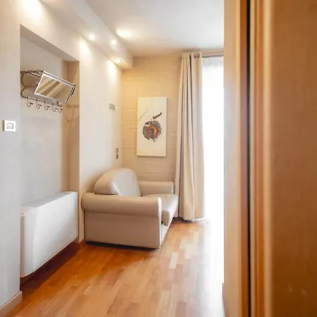 Reva Residences And Pool *