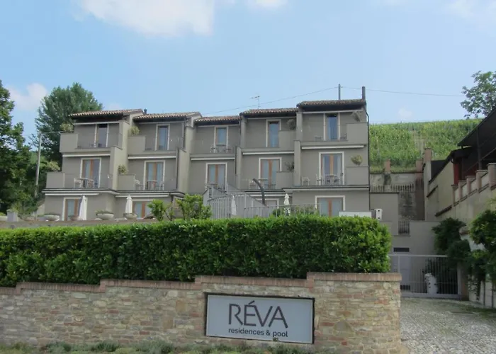 Reva Residences And Pool Monforte dʼAlba