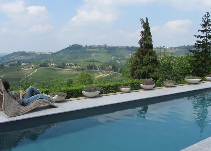 Daire Reva Residences And Pool Monforte dʼAlba