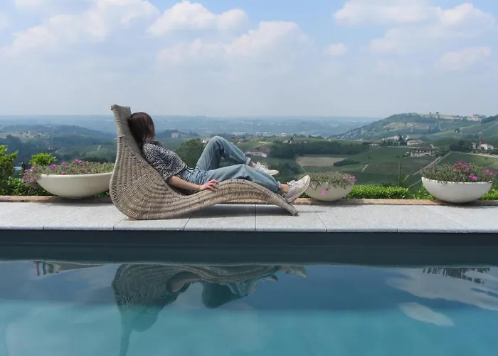 Daire Reva Residences And Pool Monforte dʼAlba