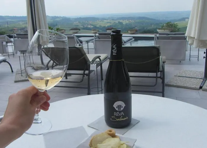 Reva Residences And Pool Apartment