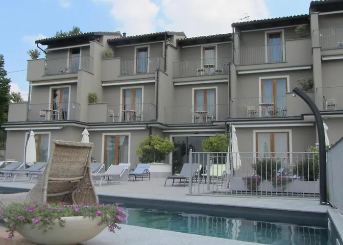 Reva Residences And Pool *