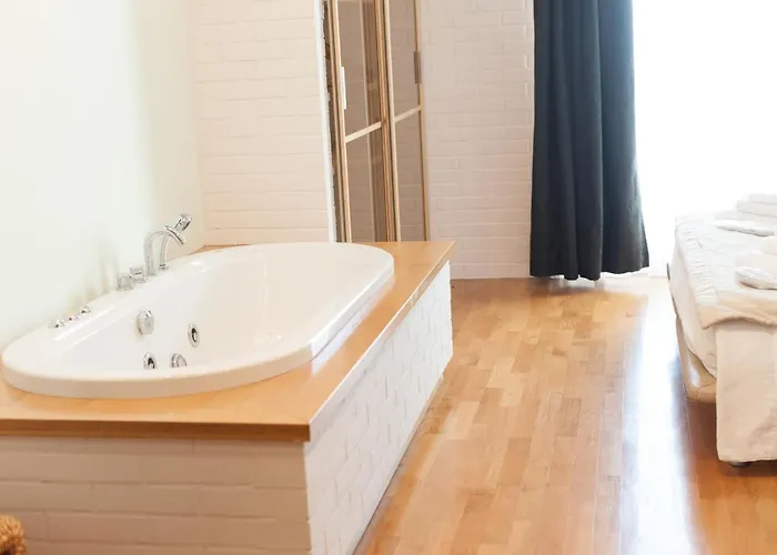 Reva Residences And Pool Daire