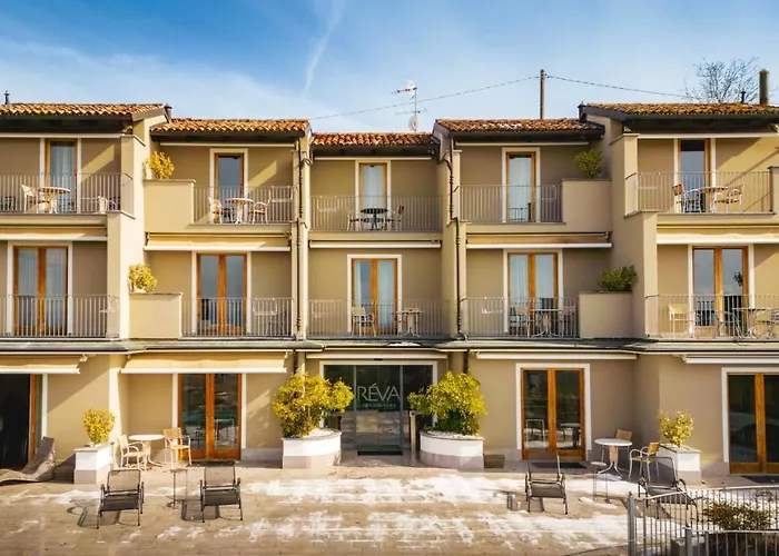 Reva Residences And Pool Daire Monforte dʼAlba