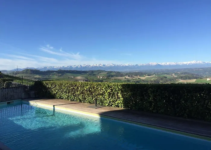 Reva Residences And Pool Daire Monforte dʼAlba