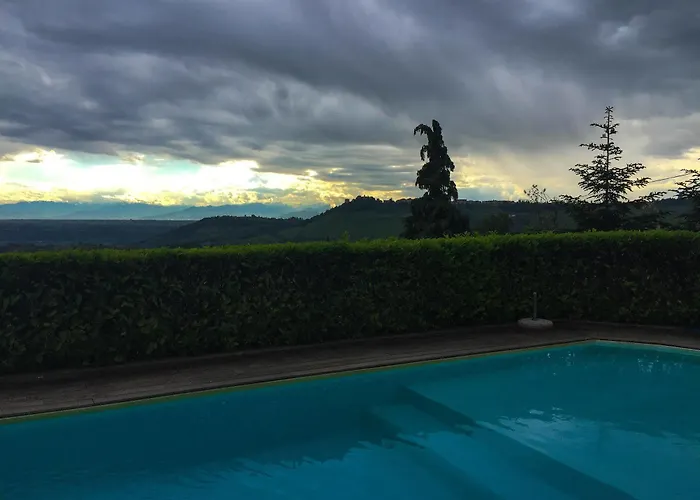 Reva Residences And Pool Daire Monforte dʼAlba